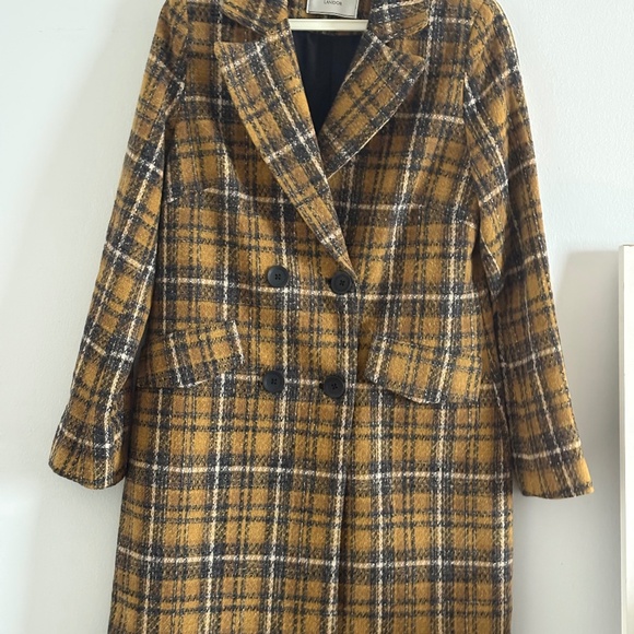 Woman’s Coat - Picture 2 of 4